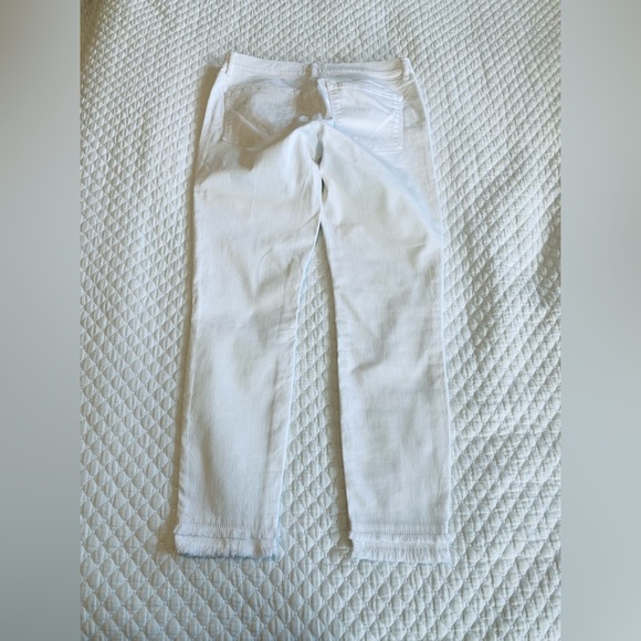 Loft Ankle White Denim. Great condition. Size 6. Nonsmoking home - Picture 2 of 7